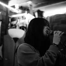 聆聽 Broke'n Alley、觀看音樂影片、閱讀小傳、查看巡演日期等！