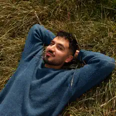 Escucha a ZUHAIR, mira vídeos musicales, lee la biografía, consulta fechas de giras y mucho más.