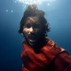 BENDI सुनें, म्यूज़िक वीडियो देखें, बायो पढ़ें, दौरे की तारीखें और बहुत कुछ देखें!