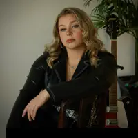 Escucha a undefined, mira videos musicales, lee su biografía, consulta las fechas de las gira y más.