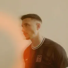 收听 Mazzie、观看音乐视频、阅读小传、查看巡演日期等 ！