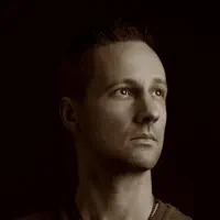undefinedを聴いたり、ミュージックビデオを鑑賞したり、経歴やツアー日程などを確認したりしましょう！