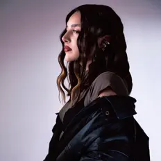 Ακούστε περιεχόμενο από Lia, παρακολουθήστε μουσικά βίντεο, διαβάστε το βιογραφικό, δείτε ημερομηνίες περιοδείας, και πολλά ακόμη!