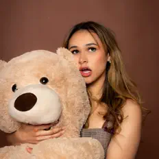 Hör dir Milan Parodie an, schau dir Musikvideos an, lies die Biografie, finde Tourdaten und mehr!