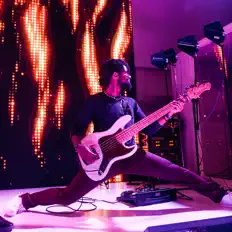 Escucha a Jordan Simpson, mira videos musicales, lee su biografía, consulta las fechas de las gira y más.