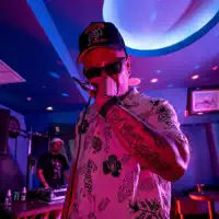 Ascolta undefined, guarda video musicali, leggi la biografia, vedi le date del tour & altro!