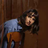 Escucha a undefined, mira videos musicales, lee su biografía, consulta las fechas de las gira y más.