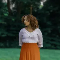 undefined dinle, müzik videolarını izle, biyografisini oku, tur tarihlerini ve daha fazlasını gör!