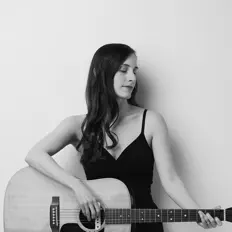 收听 Auni、观看音乐视频、阅读小传、查看巡演日期等 ！