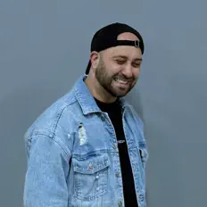 NEMRAAM सुनें, म्यूज़िक वीडियो देखें, बायो पढ़ें, दौरे की तारीखें और बहुत कुछ देखें!