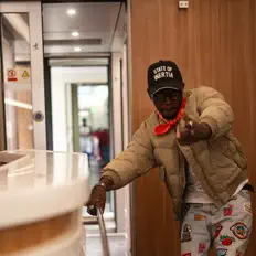 收听 Meji、观看音乐视频、阅读小传、查看巡演日期等 ！