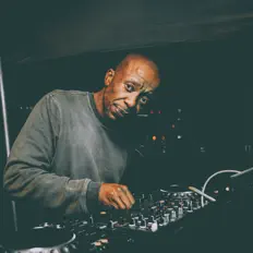 Poslechněte si interpreta Eddie G (SA), sledujte hudební videa, přečtěte si životopis, podívejte se na data turné a další informace.