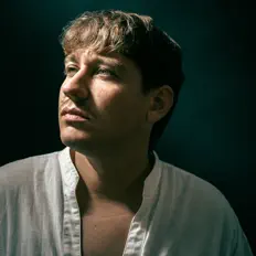 Escucha a Marius Bear, mira videos musicales, lee su biografía, consulta las fechas de las gira y más.