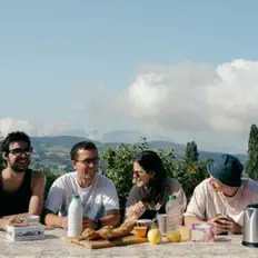 Poslechněte si interpreta London Groove Factory, sledujte hudební videa, přečtěte si životopis, podívejte se na data turné a další informace.