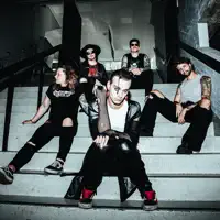 Hör dir undefined an, schau dir Musikvideos an, lies die Biografie, finde Tourdaten und mehr!