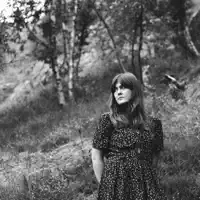 Écoutez undefined, regardez des vidéoclips, lisez la biographie, consultez les dates de tournée et plus encore !