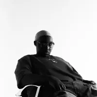 undefined dinle, müzik videolarını izle, biyografisini oku, tur tarihlerini ve daha fazlasını gör!