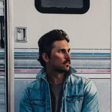 Ouça Justin Adams, assista a videoclipes, leia a biografia, veja as datas das turnês e mais!