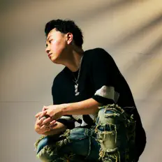 APON을(를) 듣고, 뮤직 비디오를 보고, 약력을 읽고, 투어 일정 등을 확인하세요!