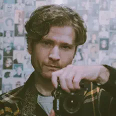 Ouve Casein, vê vídeos de música, lê a biografia, vê as datas da digressão e muito mais!