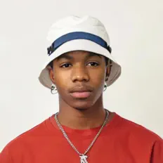 Ouça Exhy Reigns, assista a videoclipes, leia a biografia, veja as datas das turnês e mais!