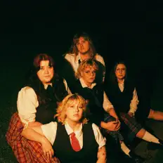 Dengarkan Worm Girlz, tonton video musik, baca bio, lihat tanggal tur & lainnya!