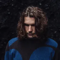 undefined을(를) 듣고, 뮤직 비디오를 보고, 약력을 읽고, 투어 일정 등을 확인하세요!