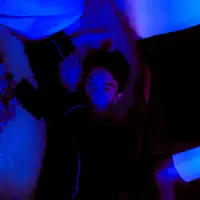 聆聽 undefined、觀看音樂影片、閱讀小傳、查看巡演日期等！