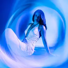 Écoutez Victoria Nadine, regardez des vidéoclips, lisez la biographie, consultez les dates de tournée et plus encore !