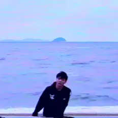 聆聽 RAYSON、觀看音樂影片、閱讀小傳、查看巡演日期等！