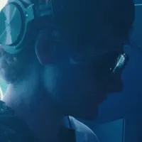 undefined dinle, müzik videolarını izle, biyografisini oku, tur tarihlerini ve daha fazlasını gör!