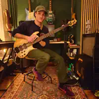 Escucha a undefined, mira videos musicales, lee su biografía, consulta las fechas de las gira y más.