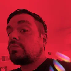 Elii을(를) 듣고, 뮤직 비디오를 보고, 약력을 읽고, 투어 일정 등을 확인하세요!