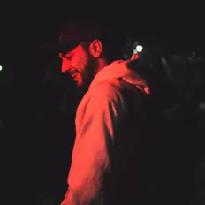 Escucha a Alex Arroyo, mira vídeos musicales, lee la biografía, consulta fechas de giras y mucho más.