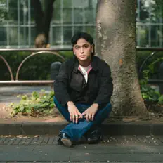 收听 in-d、观看音乐视频、阅读小传、查看巡演日期等 ！