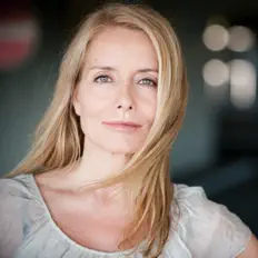 Dengarkan Stefanie Grabner, tonton video musik, baca bio, lihat tanggal tur & lainnya!