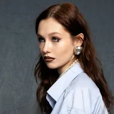 лиз, плизを聴いたり、ミュージックビデオを鑑賞したり、経歴やツアー日程などを確認したりしましょう！