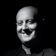 收听 Padre Guilherme、观看音乐视频、阅读小传、查看巡演日期等 ！