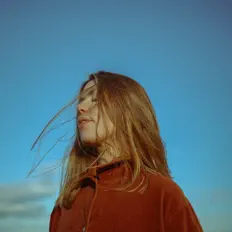 Niamh Reganを聴いたり、ミュージックビデオを鑑賞したり、経歴やツアー日程などを確認したりしましょう！