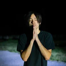 Hör dir October Tuesday an, schau dir Musikvideos an, lies die Biografie, finde Tourdaten und mehr!