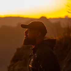 Escucha a FALL, mira videos musicales, lee su biografía, consulta las fechas de las gira y más.