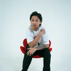 Poslechněte si interpreta Squid the Kid, sledujte hudební videa, přečtěte si životopis, podívejte se na data turné a další informace.