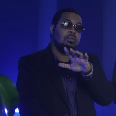 Class L.V. dinle, müzik videolarını izle, biyografisini oku, tur tarihlerini ve daha fazlasını gör!