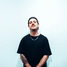 收听 BRUER、观看音乐视频、阅读小传、查看巡演日期等 ！