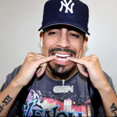 Green610を聴いたり、ミュージックビデオを鑑賞したり、経歴やツアー日程などを確認したりしましょう！