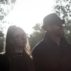 Ακούστε περιεχόμενο από Meteor Street, παρακολουθήστε μουσικά βίντεο, διαβάστε το βιογραφικό, δείτε ημερομηνίες περιοδείας, και πολλά ακόμη!