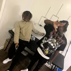 Dengarkan DMyoungen, tonton video musik, baca bio, lihat tanggal tur & lainnya!