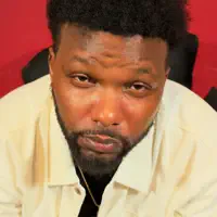 Écoutez undefined, regardez des vidéoclips, lisez la biographie, consultez les dates de tournée et plus encore !