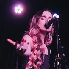 Écoutez Michelle Treacy, regardez des vidéoclips, lisez la biographie, consultez les dates de tournée et plus encore !