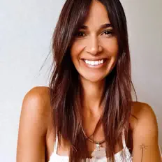 Bella Rezendeを聴いたり、ミュージックビデオを鑑賞したり、経歴やツアー日程などを確認したりしましょう！